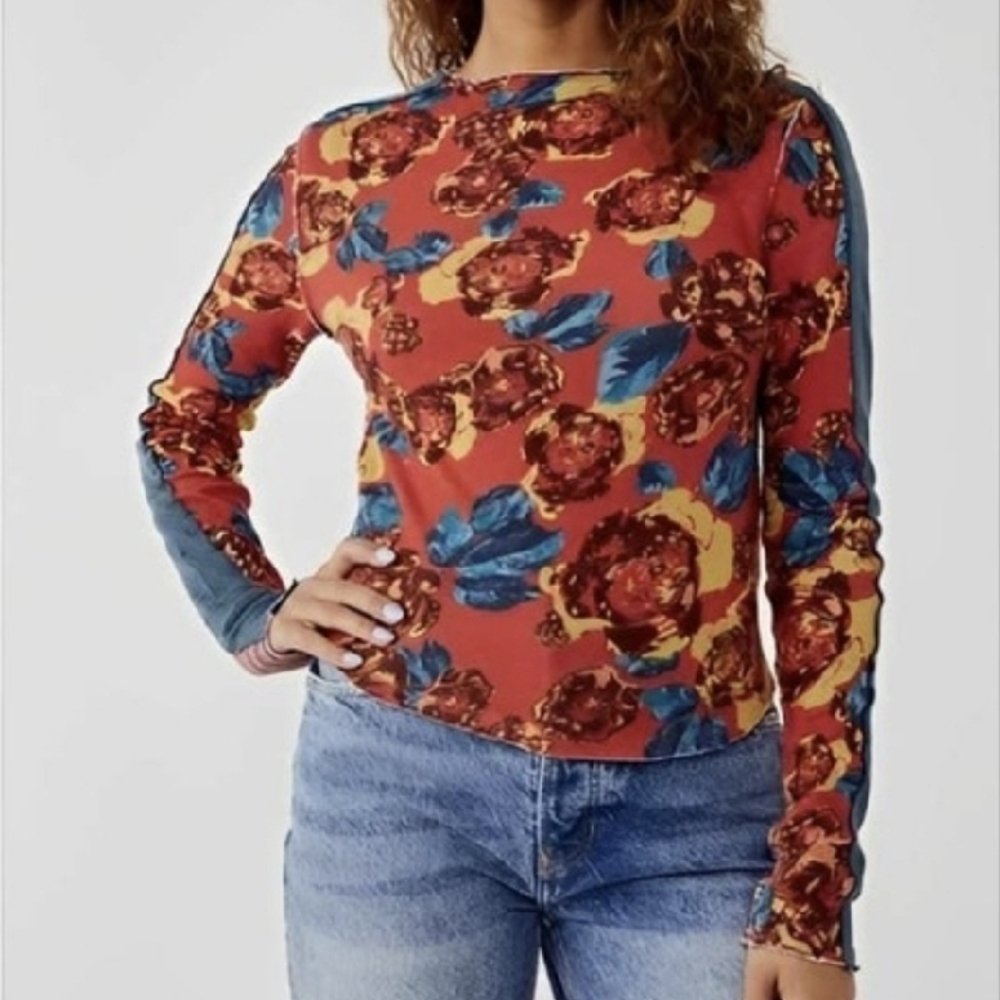 🚨SOLD🚨 Floral Long Sleeve Top - Red and Blue